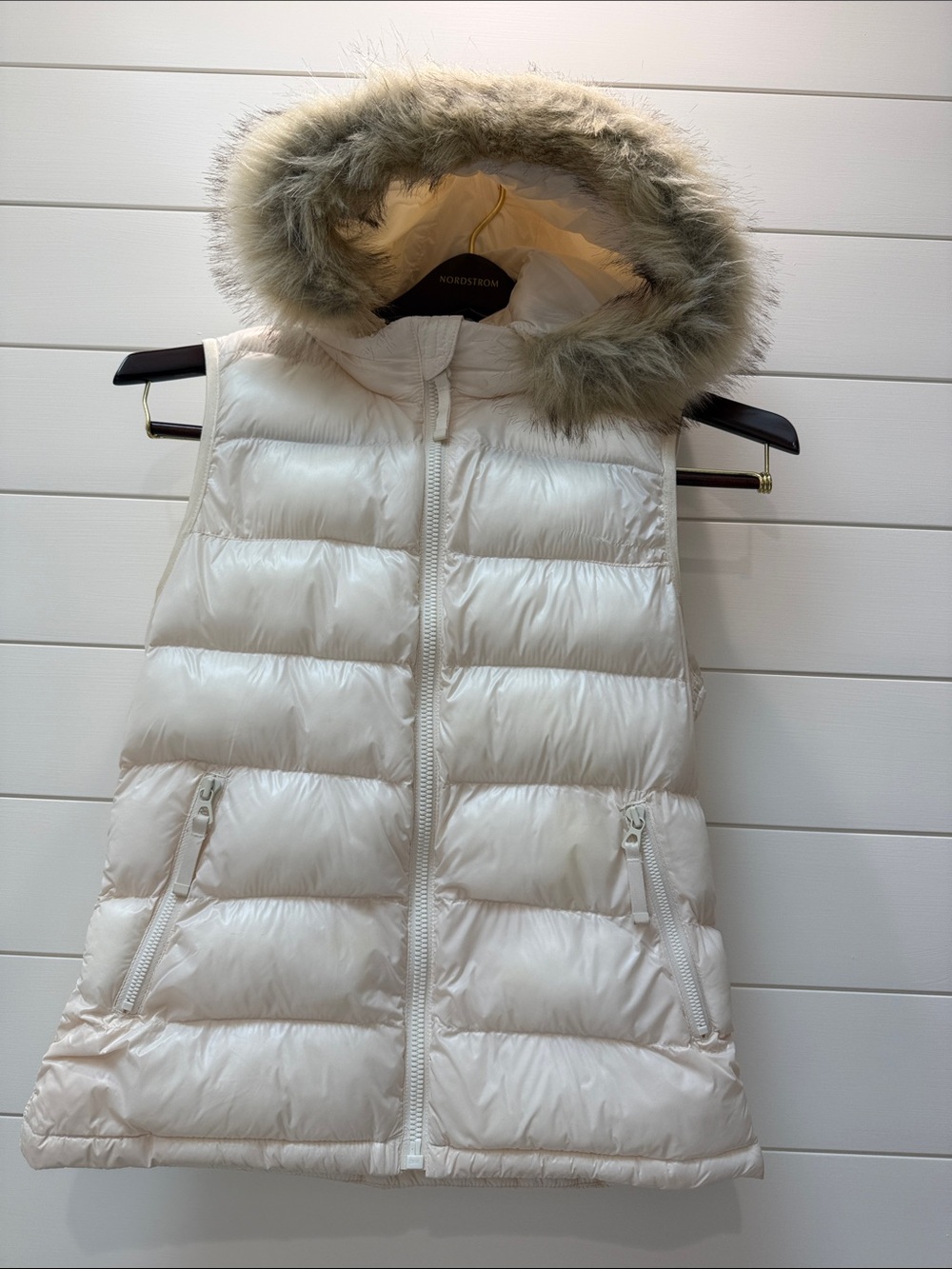 GAP Cream White Quilted Puffer Vest with Faux-Fur Trim Hood